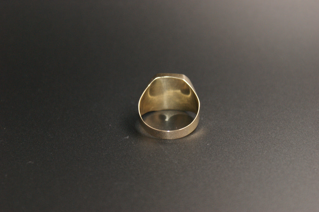 016-14ct Yellow Gold & Black Resin Signet Ring