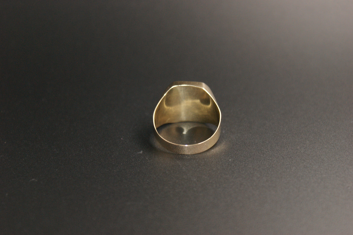 016-14ct Yellow Gold & Black Resin Signet Ring