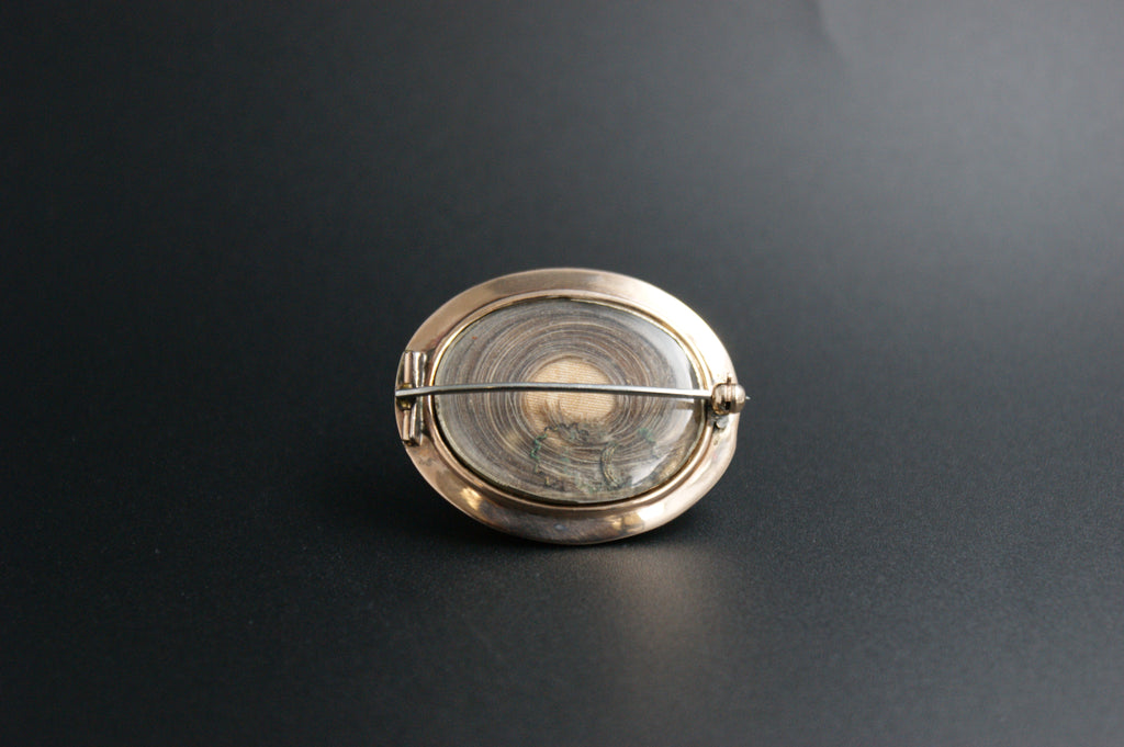 011-Antique Victorian 9ct Gold banded Agate & Enamel Mourning Brooch