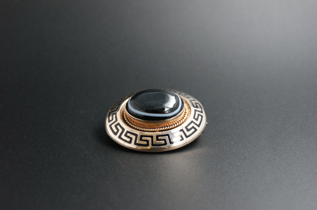 011-Antique Victorian 9ct Gold banded Agate & Enamel Mourning Brooch