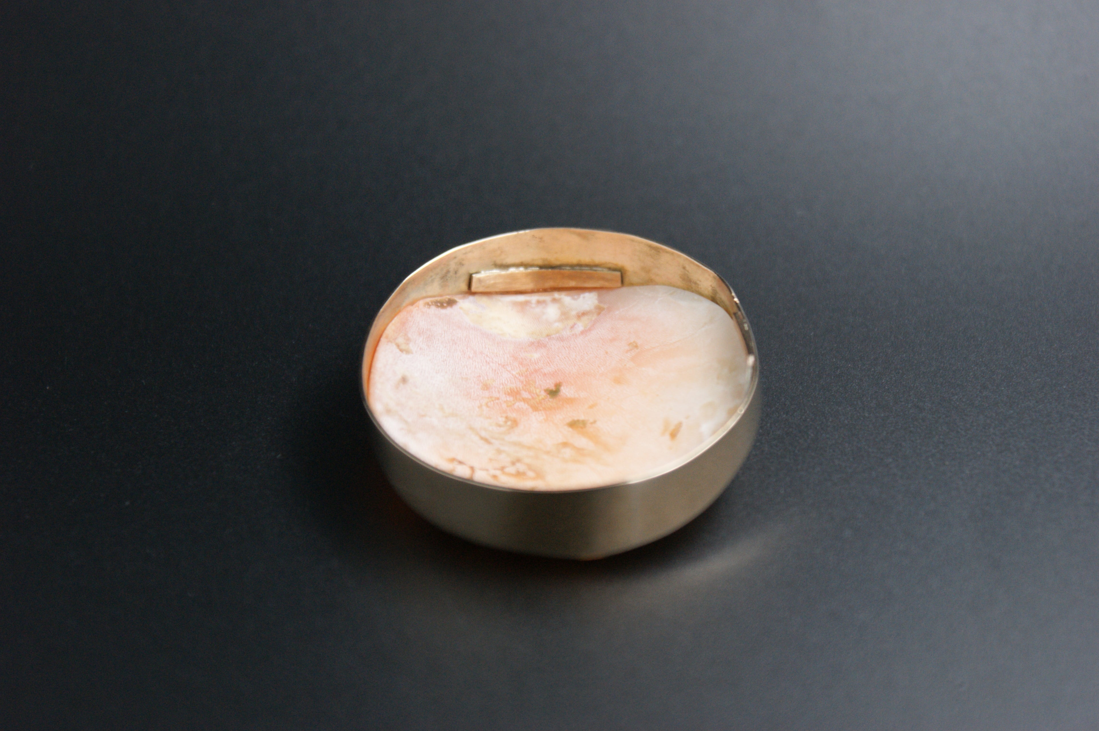 012-9ct Gold Craved Shell Cameo Pendant