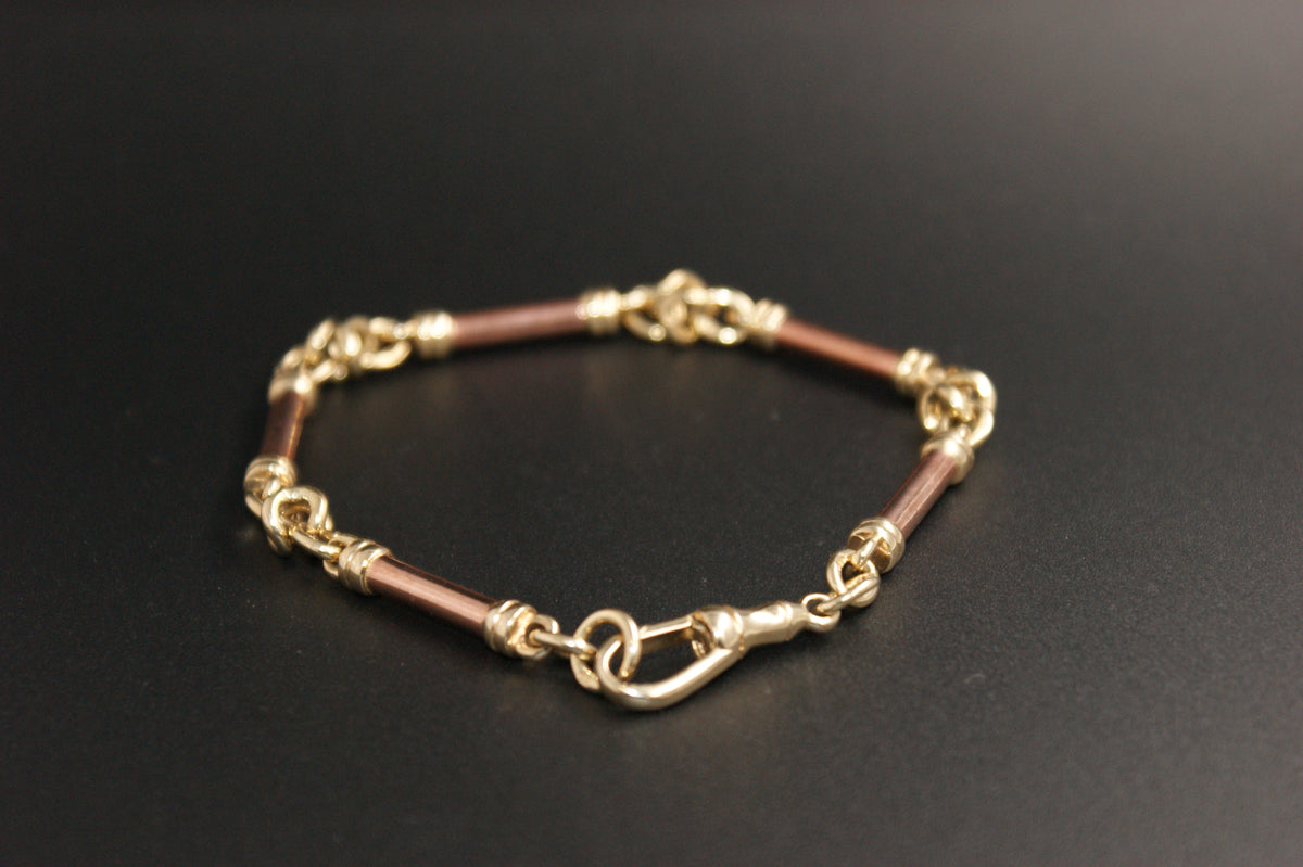 09-9ct bar and knot link bracelet
