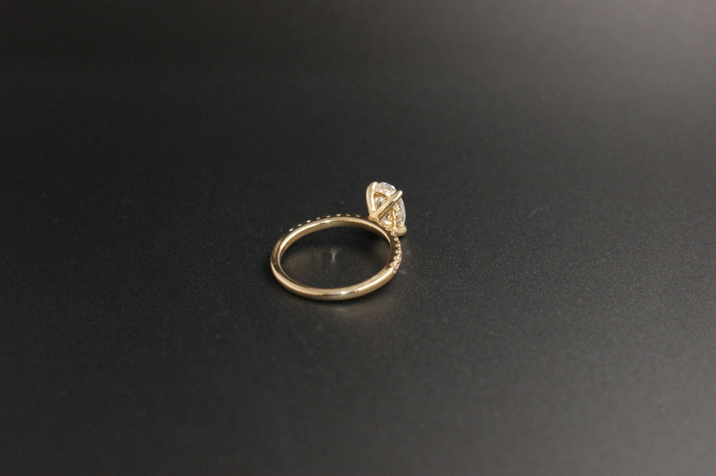 04-18ct Yellow Gold 1.30ct Oval Lab-Grown Diamond Ring