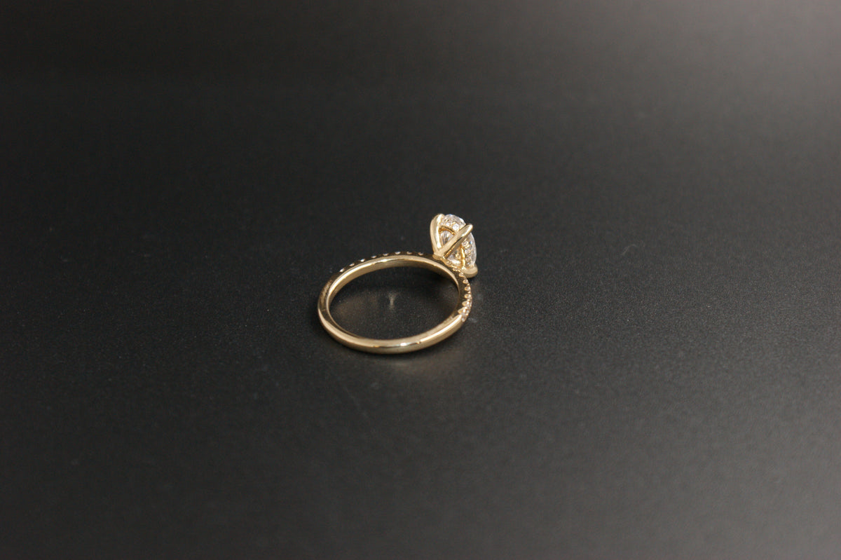 04-18ct Yellow Gold 1.30ct Oval Lab-Grown Diamond Ring