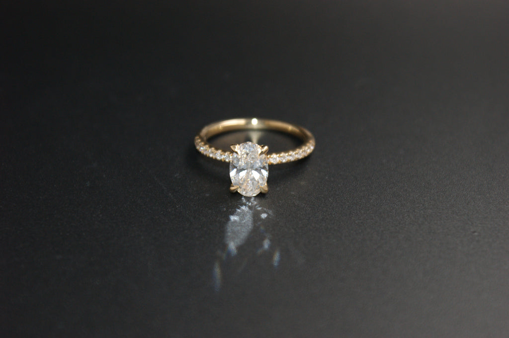 04-18ct Yellow Gold 1.30ct Oval Lab-Grown Diamond Ring