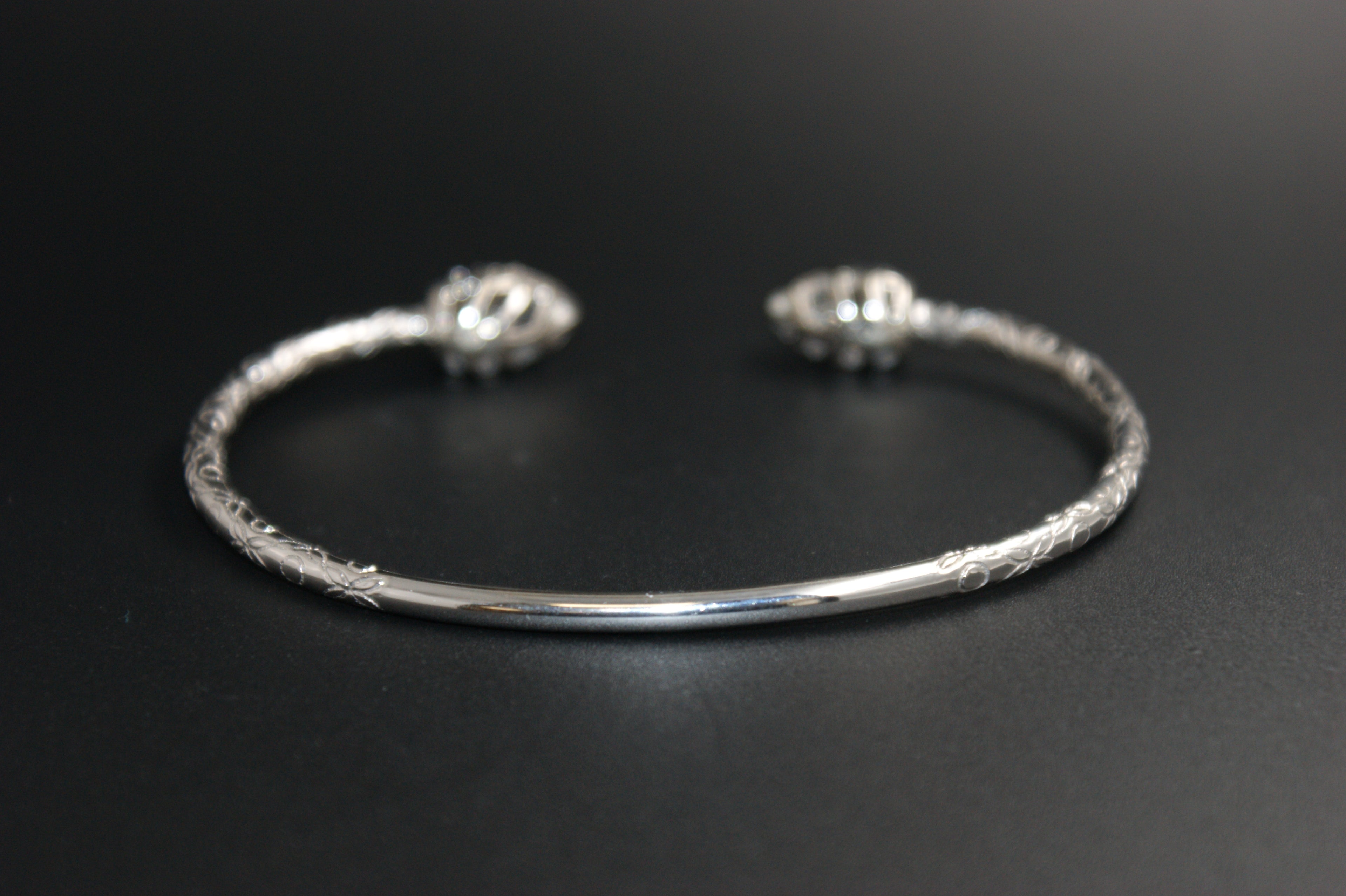 021- 14ct White Gold Diamond & Sapphire Double Snake Bangle