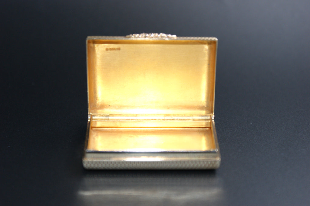 024-Vintage 9ct Gold Engine-Turned pillbox/snuff box