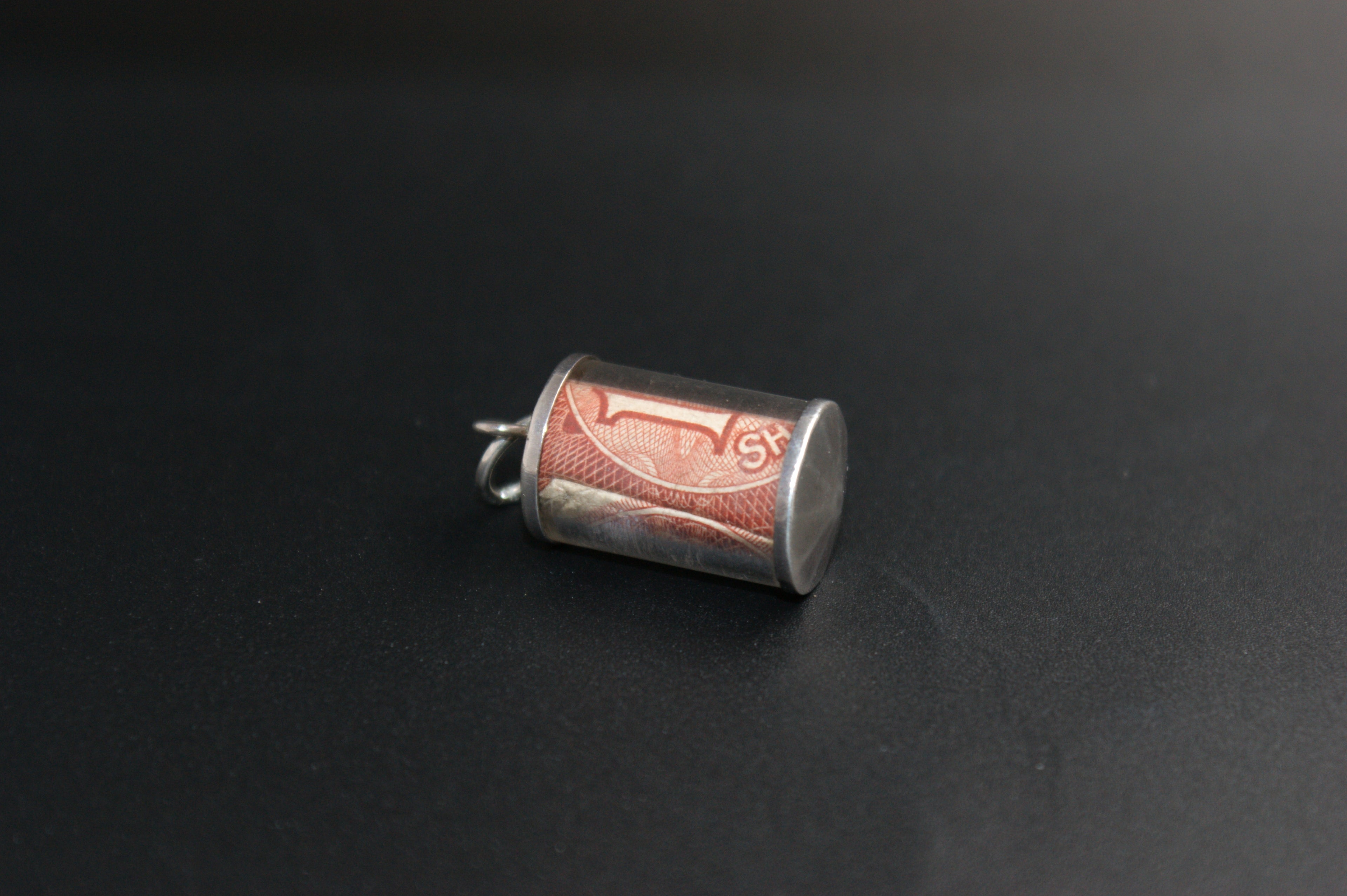 029- Silver Ten shilling note capsule charm