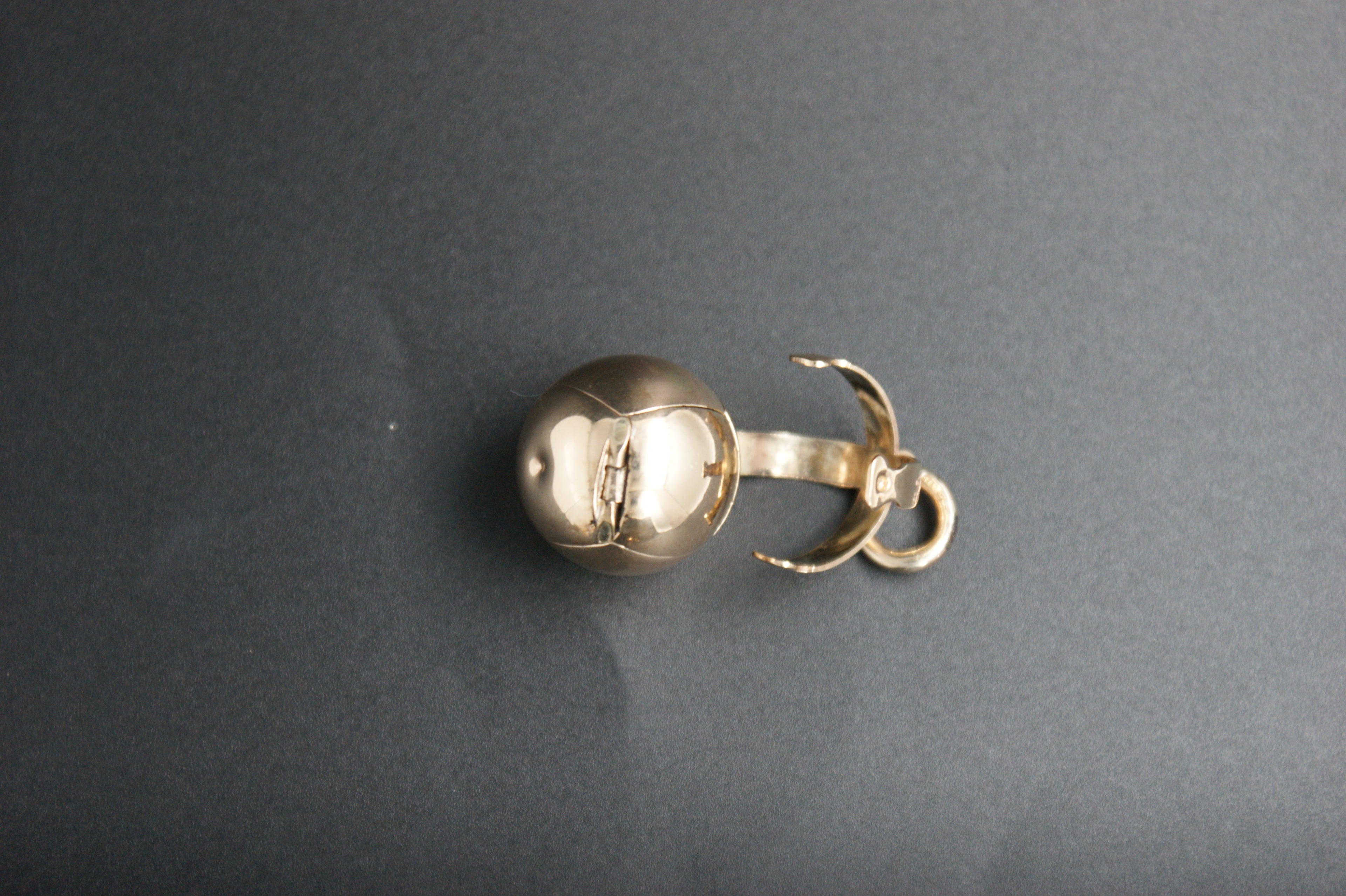 033-9ct Gold & Silver Masonic Folding Ball Cross Fob/Pendant