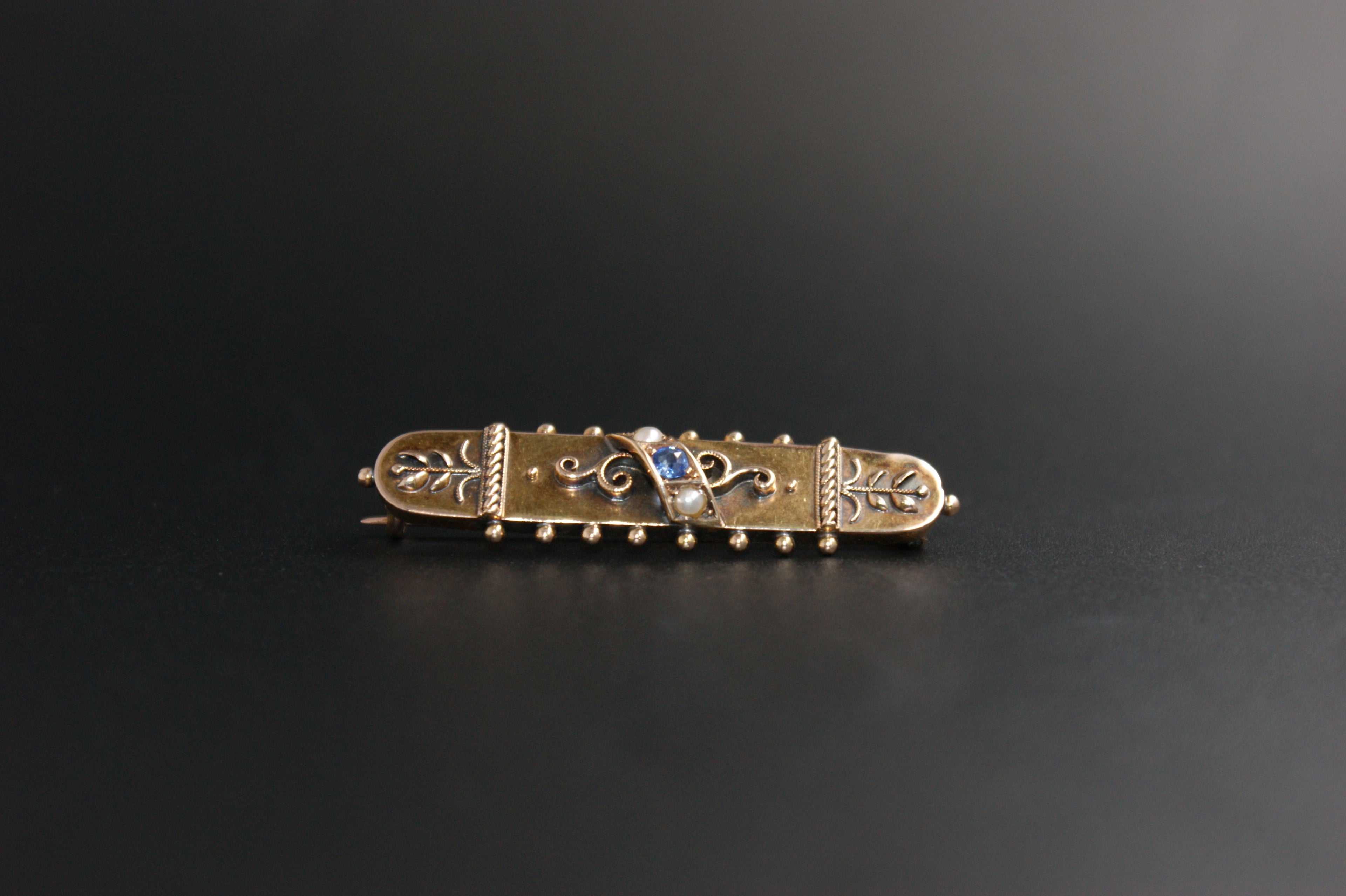 040-Victorian 15ct Gold Sapphire & Seed Pearl Etruscan Revival Bar Brooch.