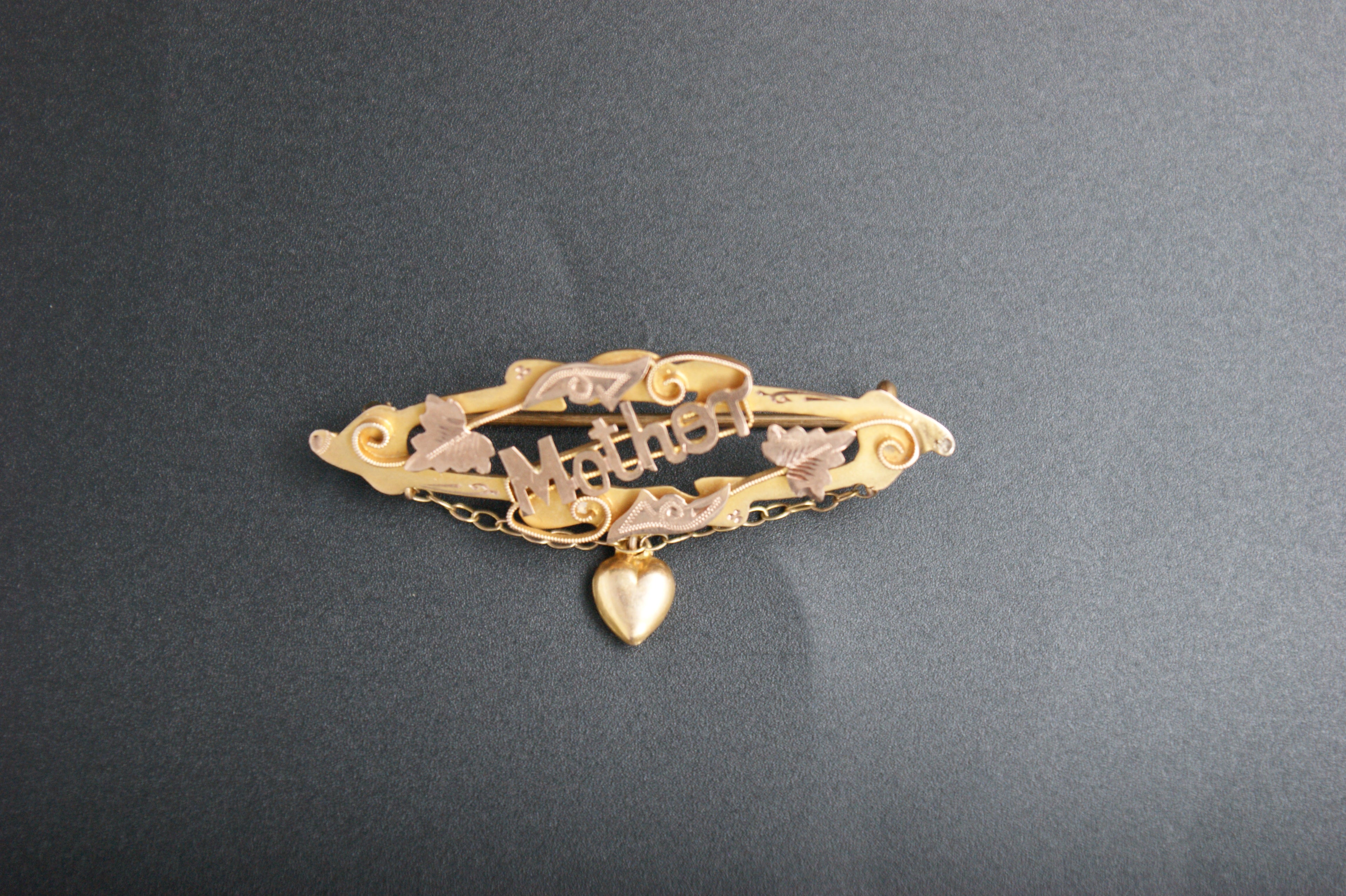 041- 9ct Gold Sweetheart ''Mother'' Bar Brooch with Heart Charm