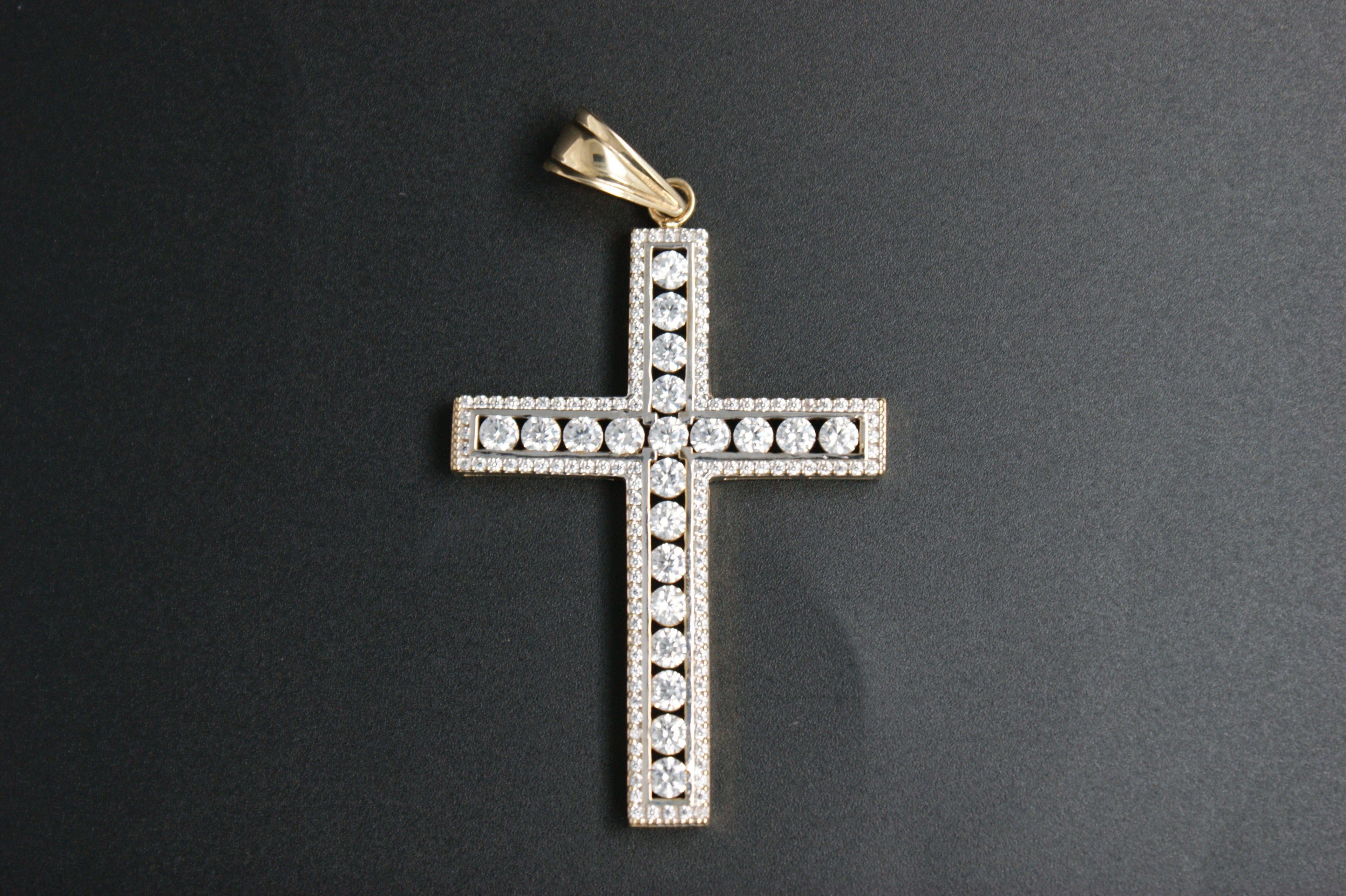 042- 9ct Yellow Gold Cubic Zirconia Cross pendant.
