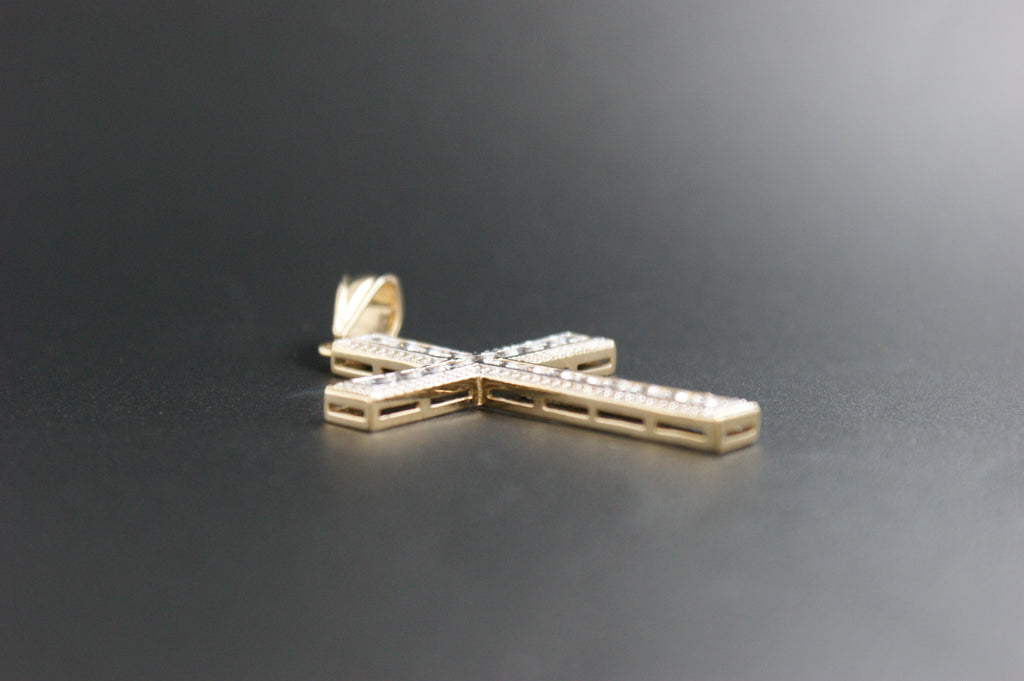 042- 9ct Yellow Gold Cubic Zirconia Cross pendant.