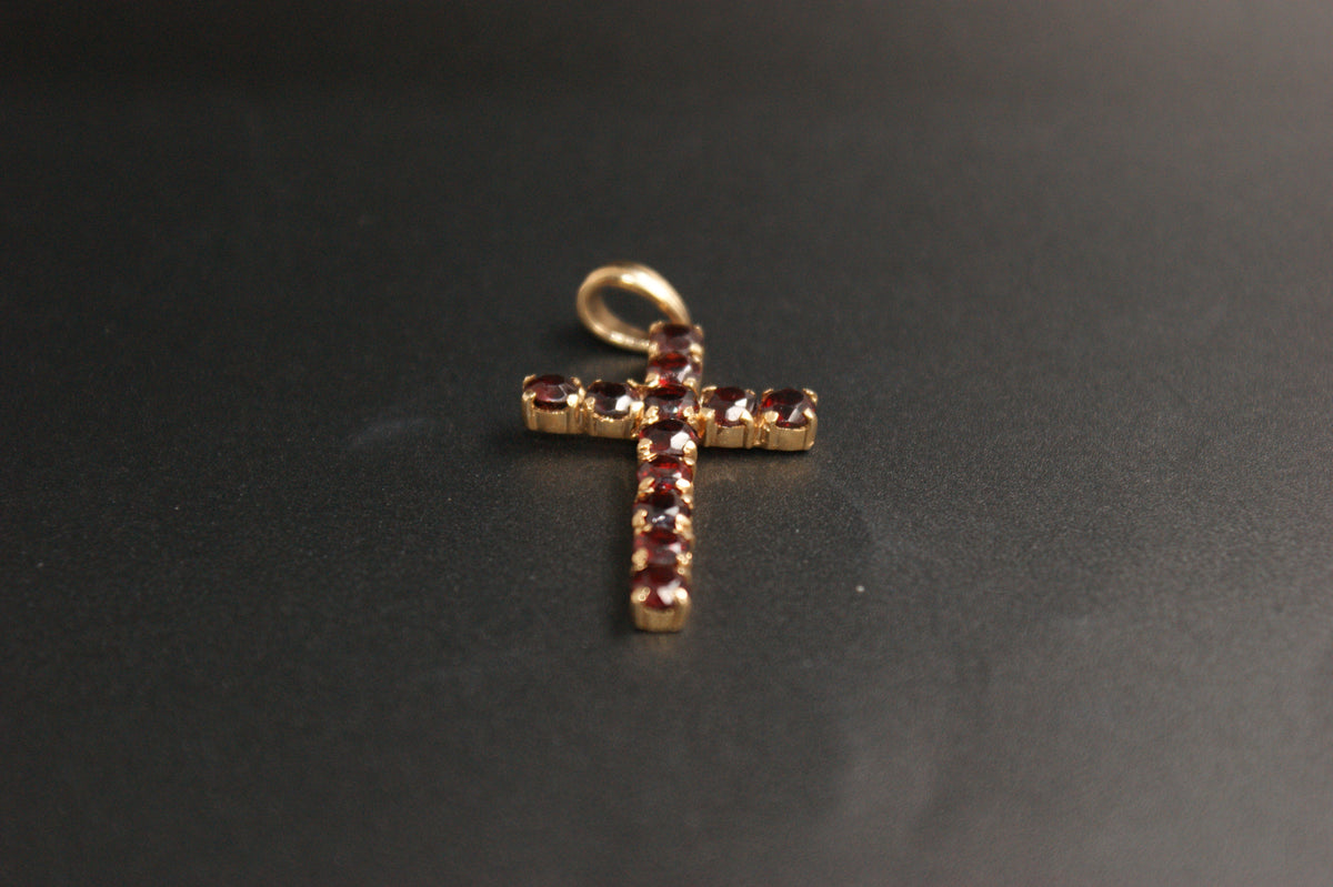 043- 18ct Gold Garnet Cross Pendant