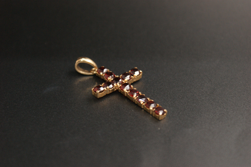 043- 18ct Gold Garnet Cross Pendant