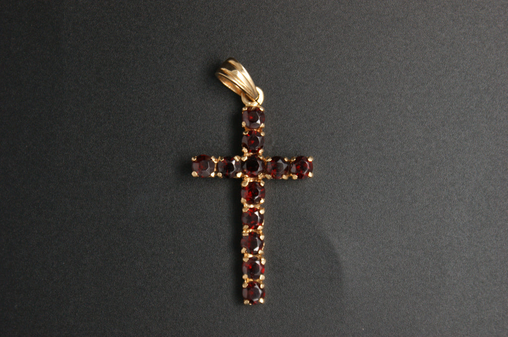 043- 18ct Gold Garnet Cross Pendant