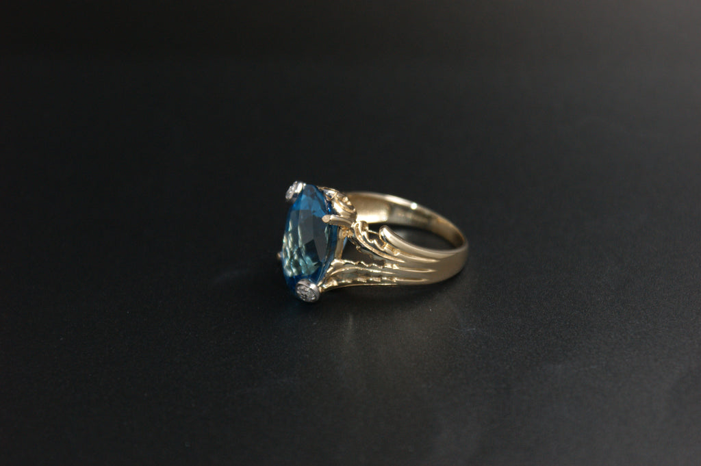 045- 9ct Blue Topaz & Diamond Solitaire Ring