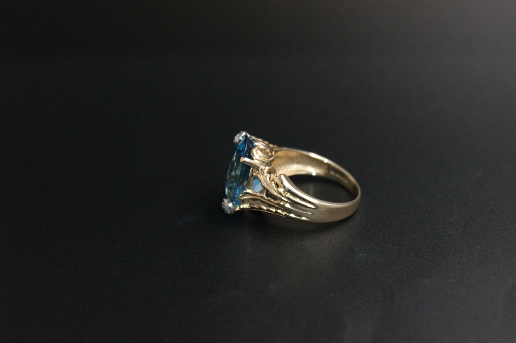 045- 9ct Blue Topaz & Diamond Solitaire Ring