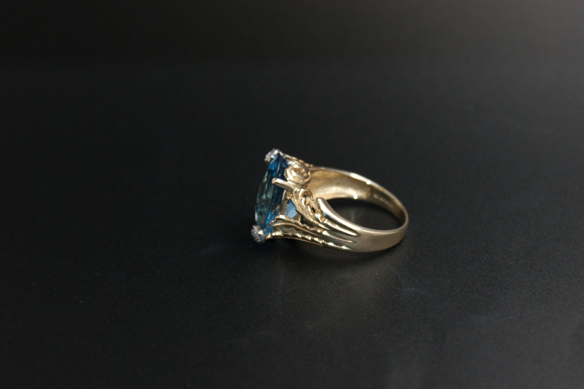 045- 9ct Blue Topaz & Diamond Solitaire Ring