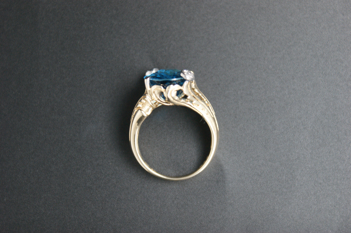 045- 9ct Blue Topaz & Diamond Solitaire Ring