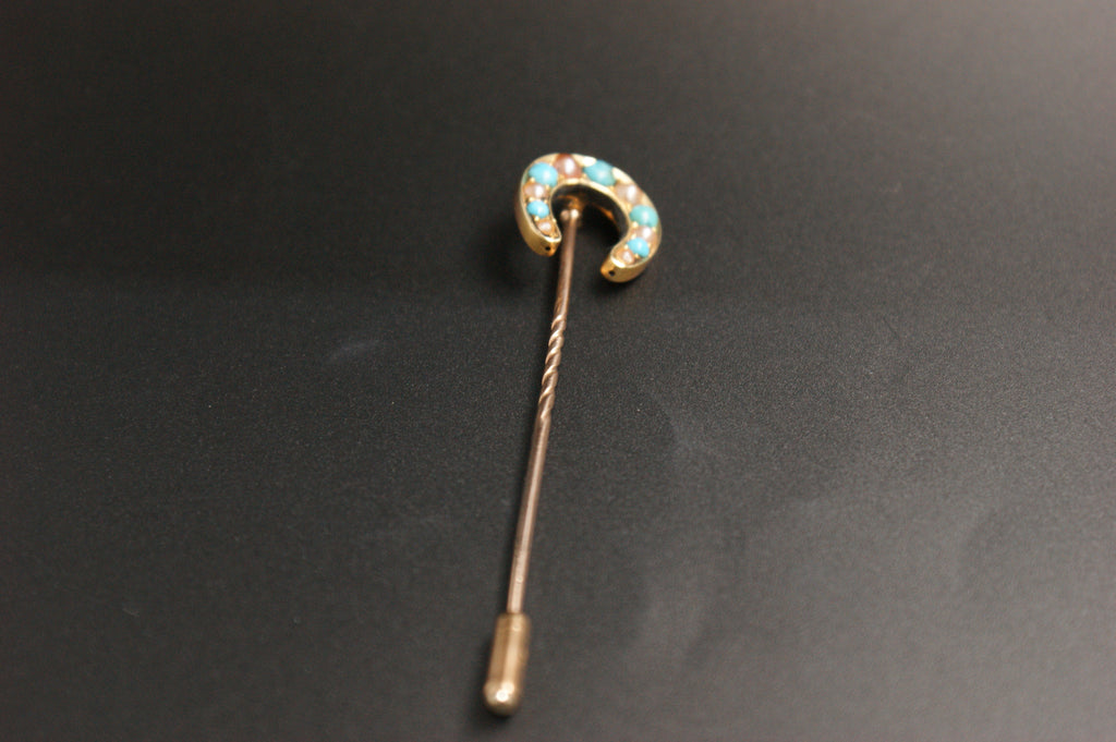 046-15ct Gold Turquoise & Seed Pearl Horseshoe Stickpin