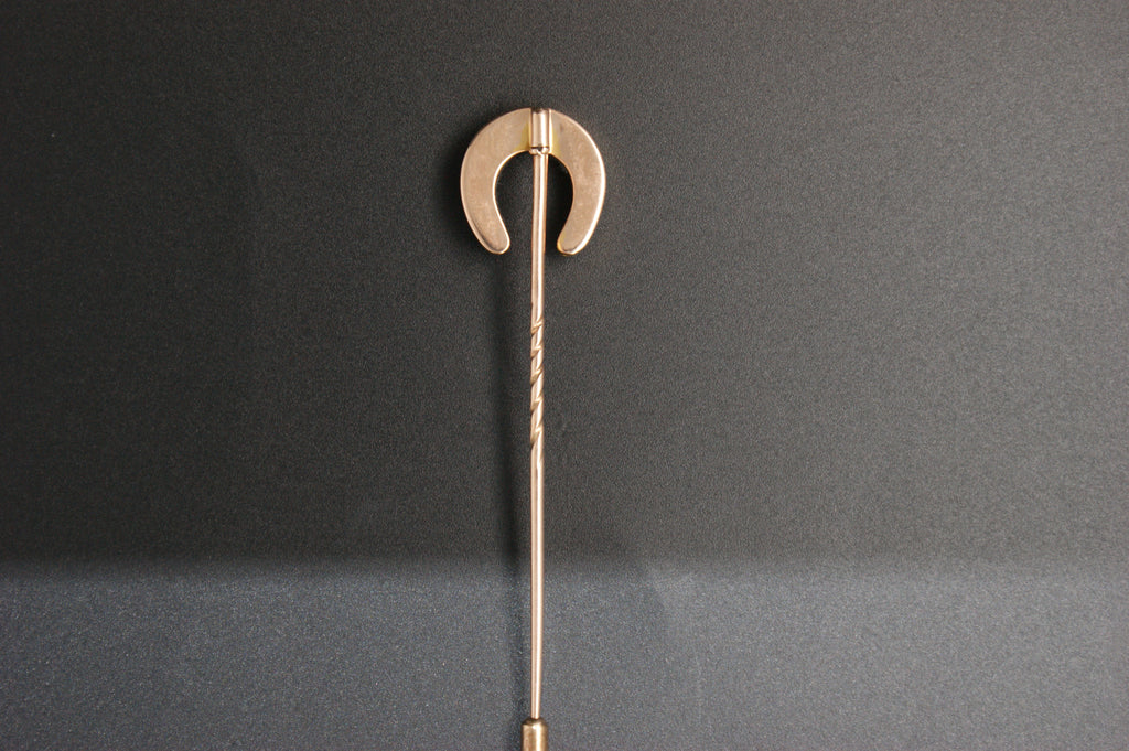 046-15ct Gold Turquoise & Seed Pearl Horseshoe Stickpin