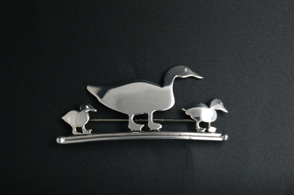 053- Sterling Silver Duck & Ducklings Bar Brooch