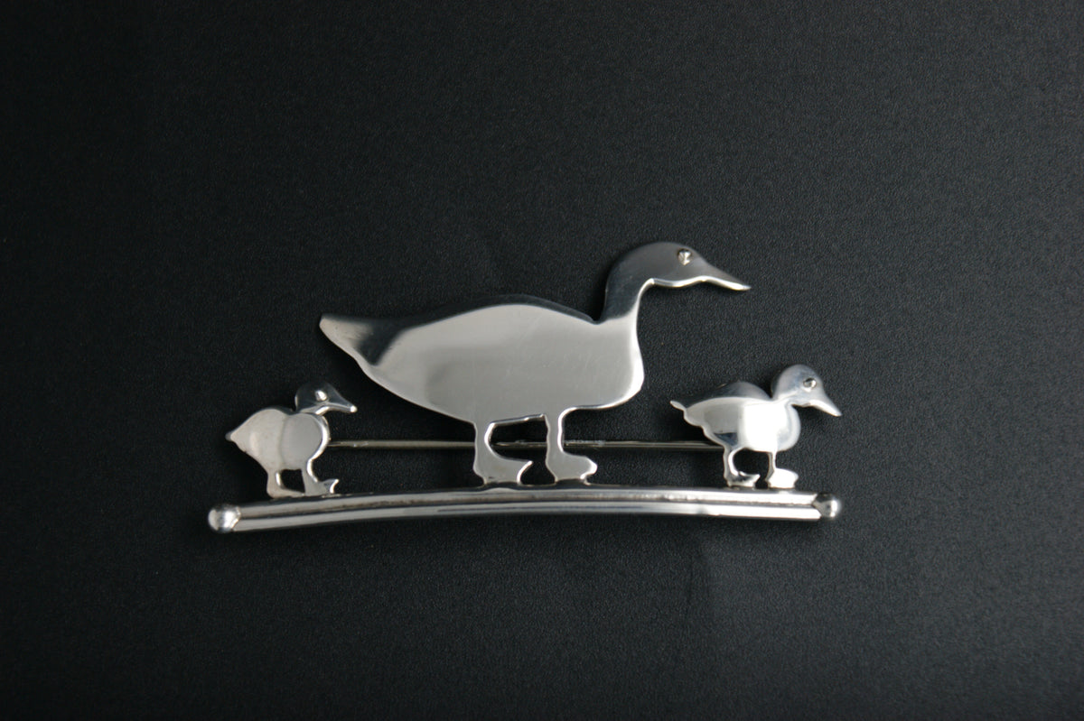 053- Sterling Silver Duck & Ducklings Bar Brooch