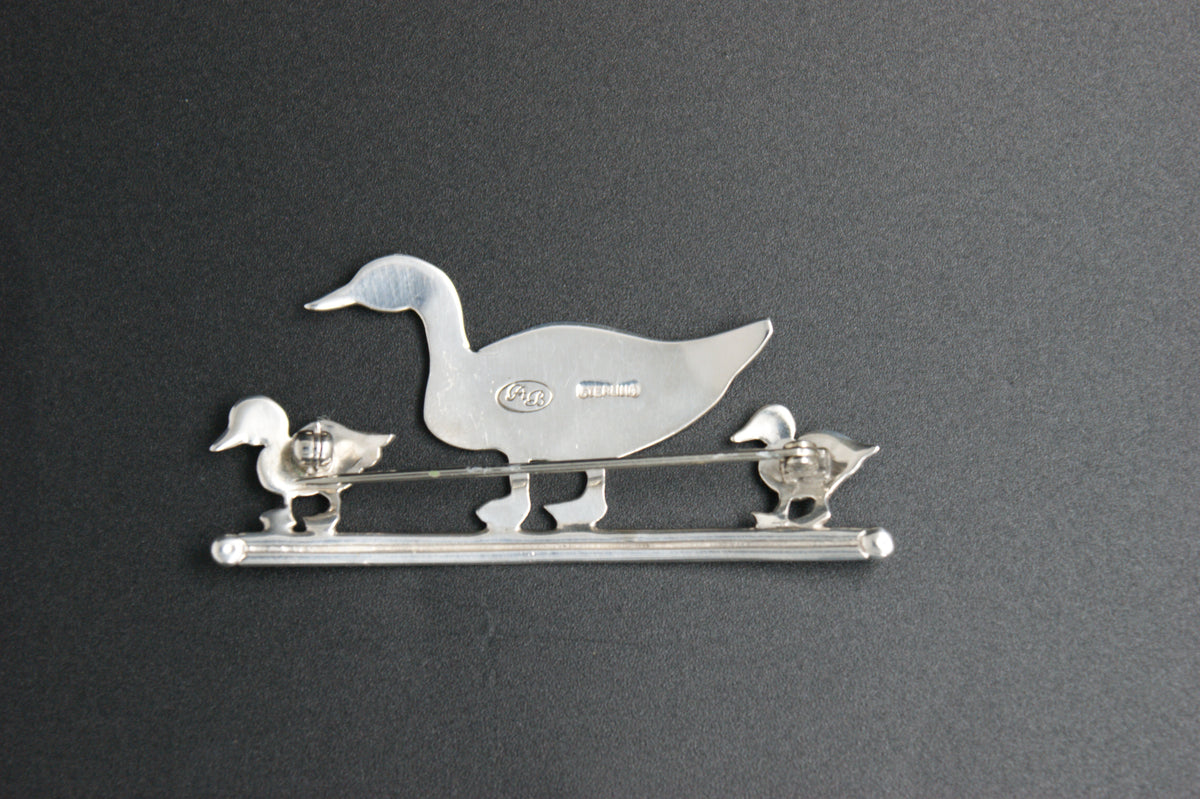 053- Sterling Silver Duck & Ducklings Bar Brooch