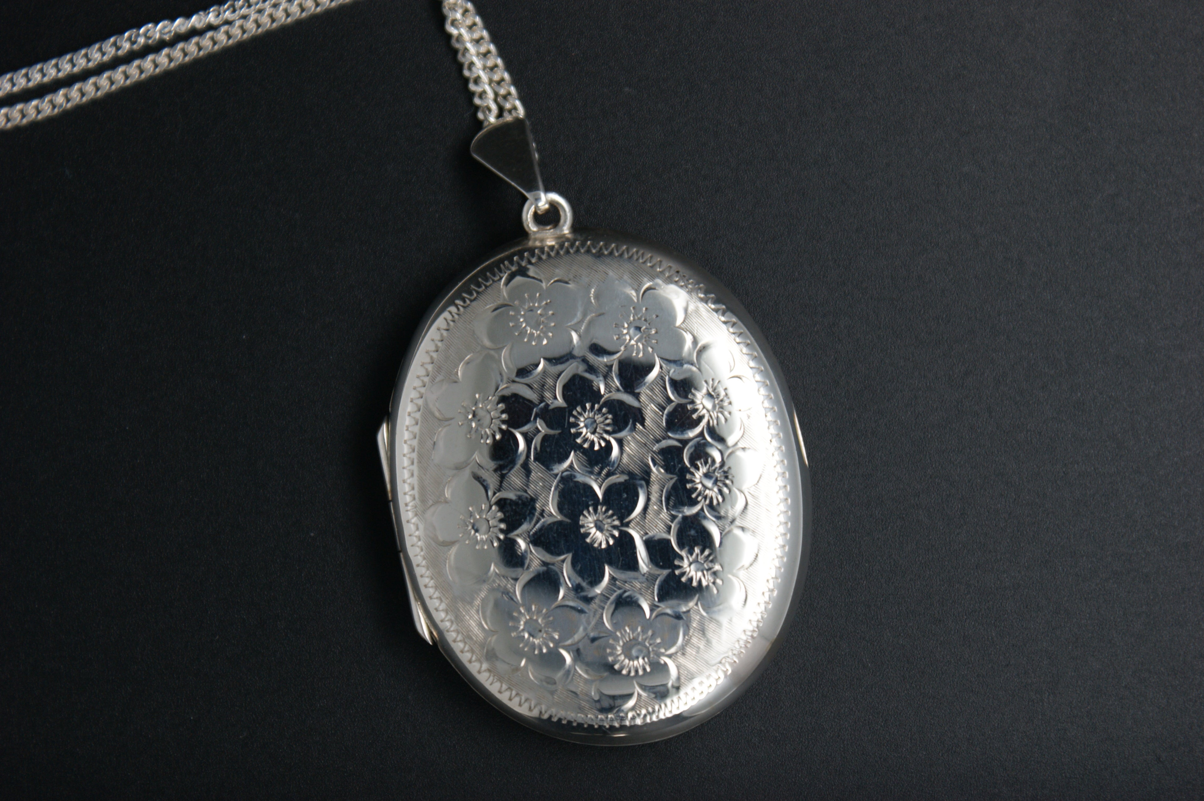 055- Silver oval floral engraved locket