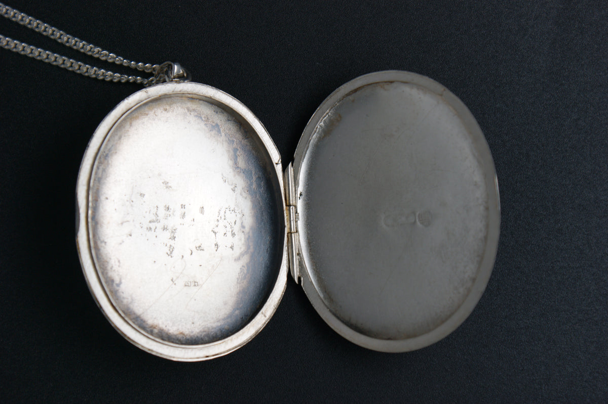 055- Silver oval floral engraved locket