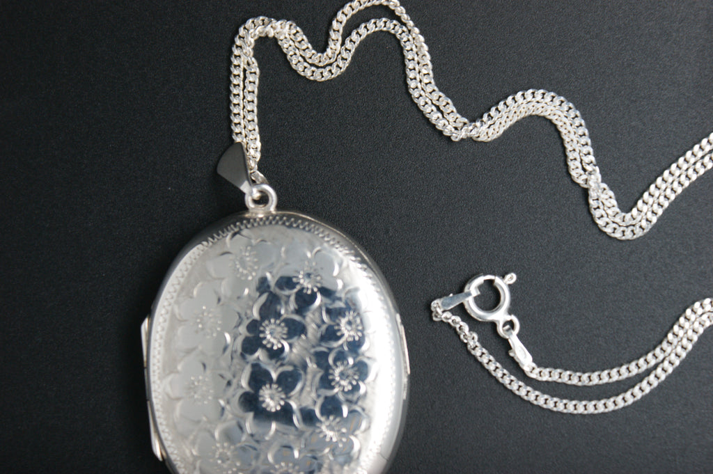 055- Silver oval floral engraved locket