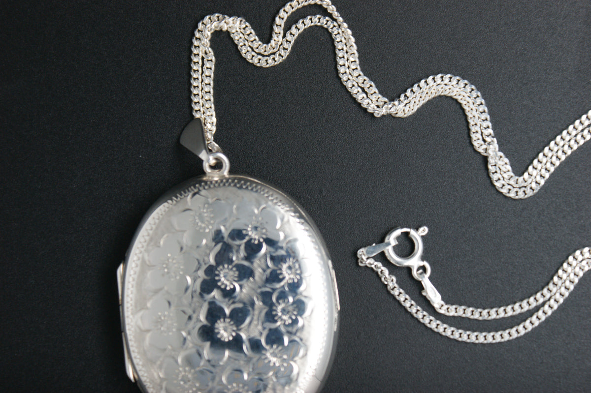 055- Silver oval floral engraved locket