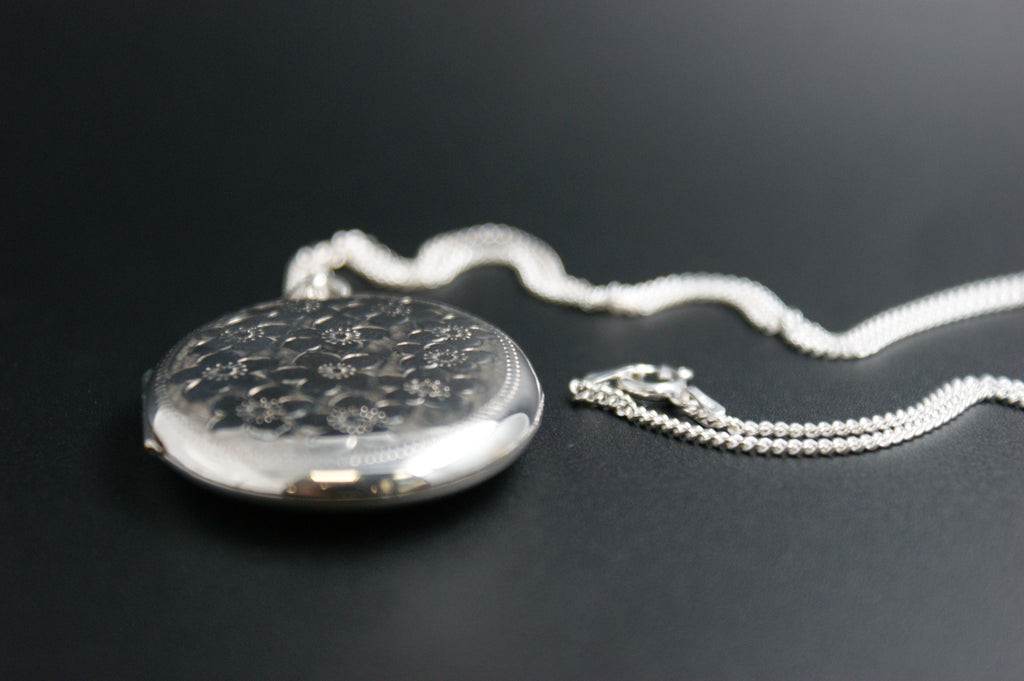 055- Silver oval floral engraved locket
