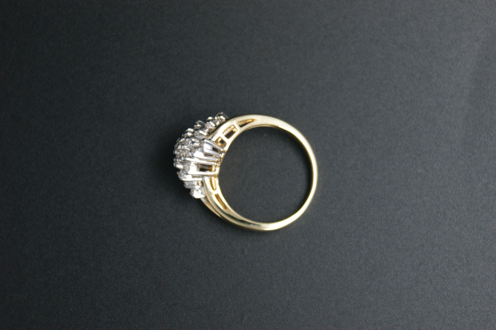 057- 18ct vintage diamond cluster ring