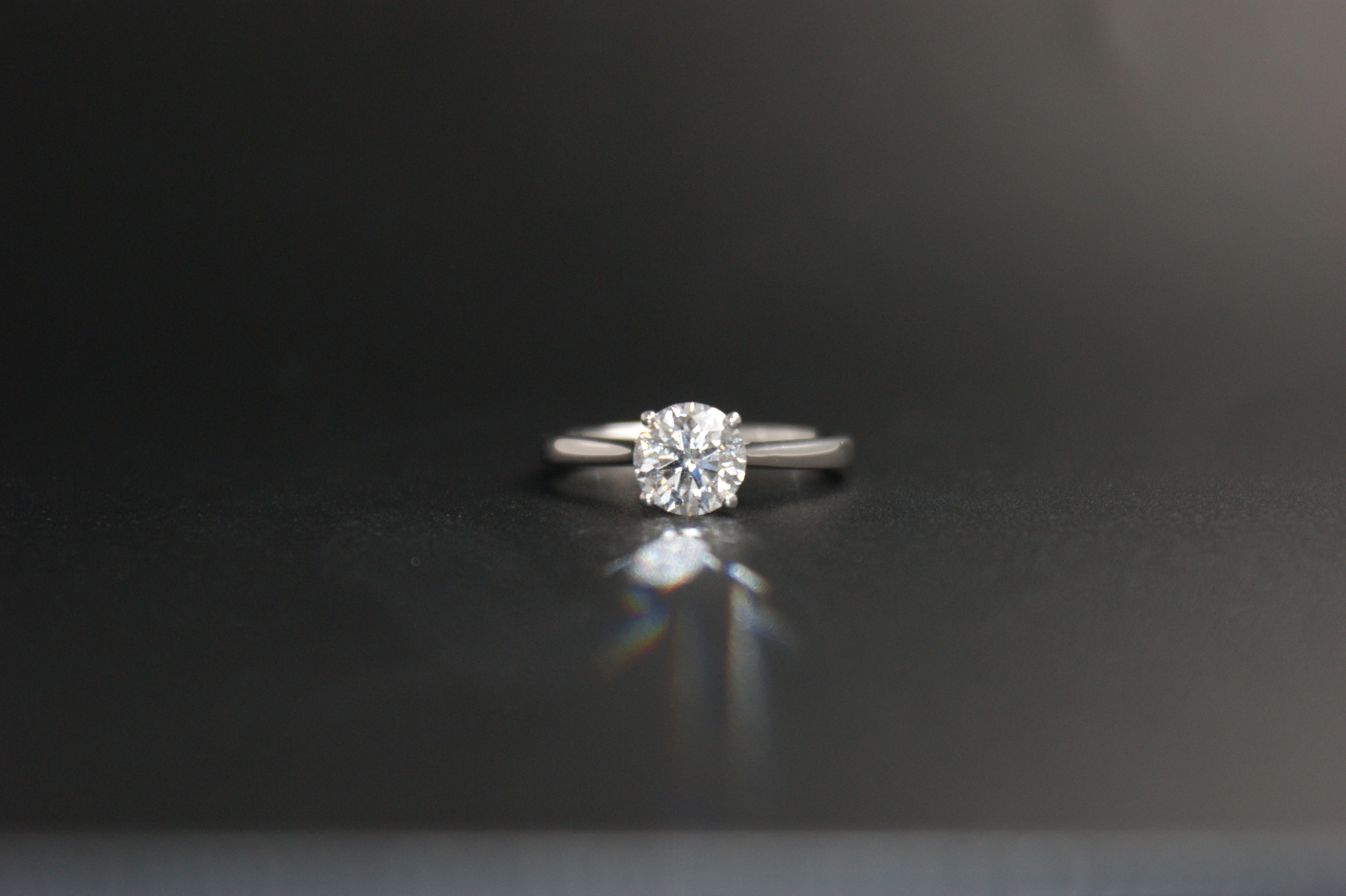 060- 9ct white gold 1.25ct lab diamond ring