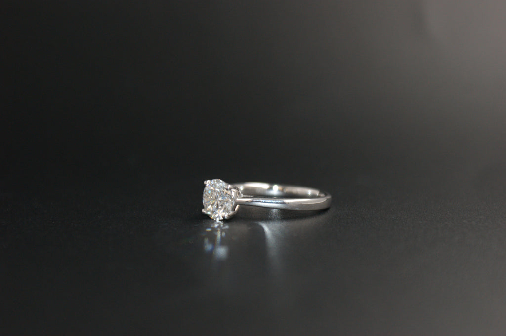 060- 9ct white gold 1.25ct lab diamond ring