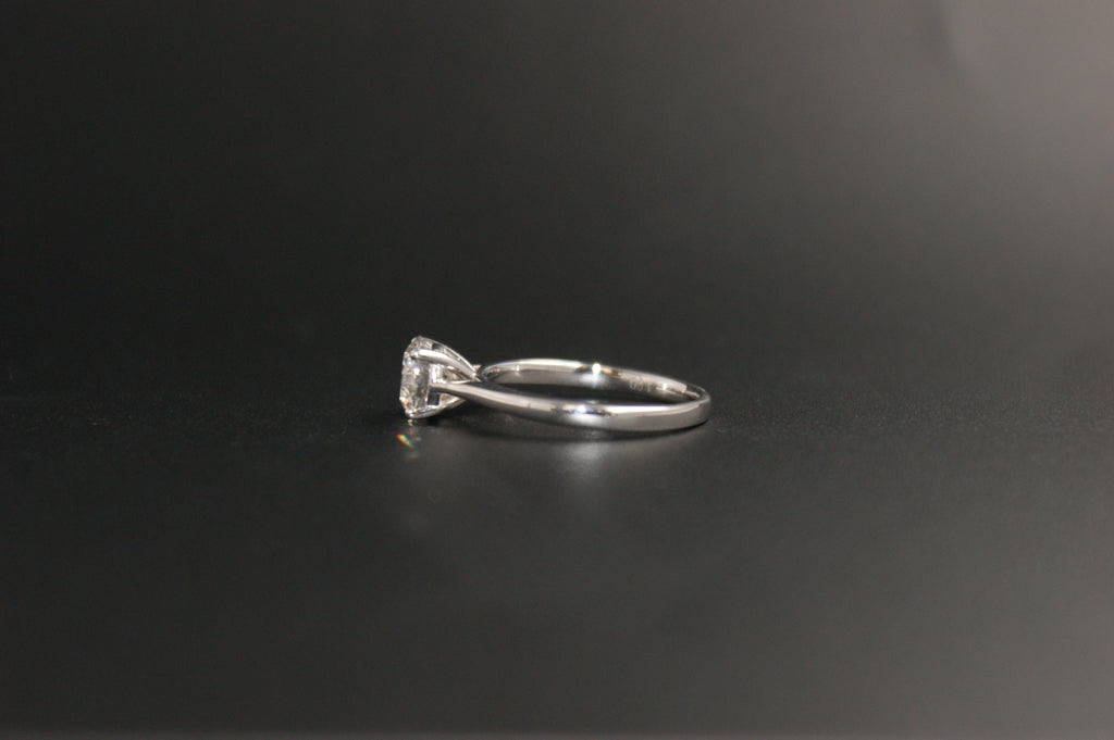 060- 9ct white gold 1.25ct lab diamond ring