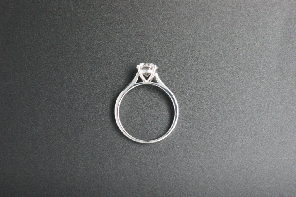 060- 9ct white gold 1.25ct lab diamond ring