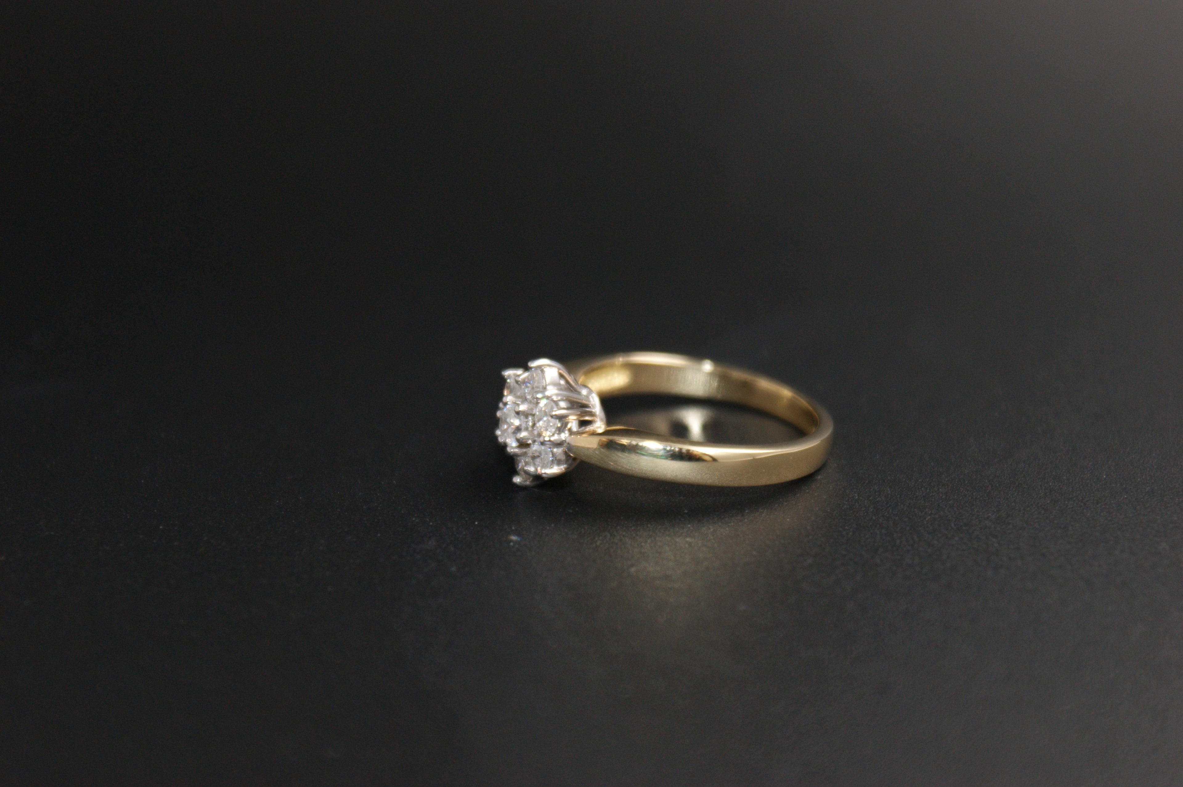 062-18ct Yellow Gold Diamond Cluster Ring 0.75ct