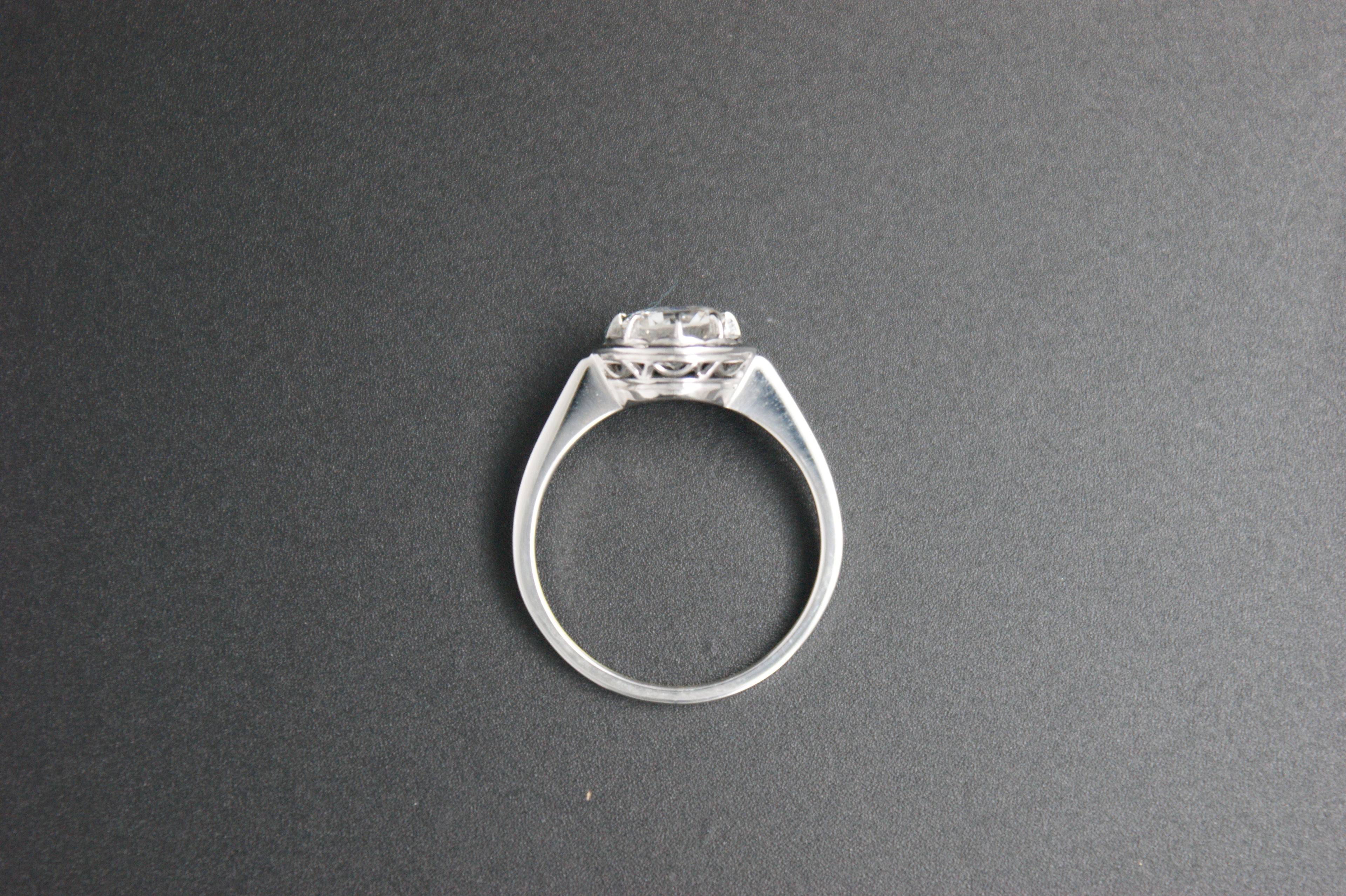 065- 18ct White Gold 1.00ct Solitaire Diamond Ring