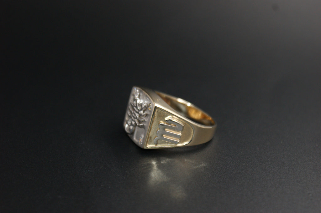 070- 14ct Yellow Gold Men's Scorpion Diamond Signet Ring