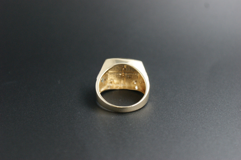 070- 14ct Yellow Gold Men's Scorpion Diamond Signet Ring