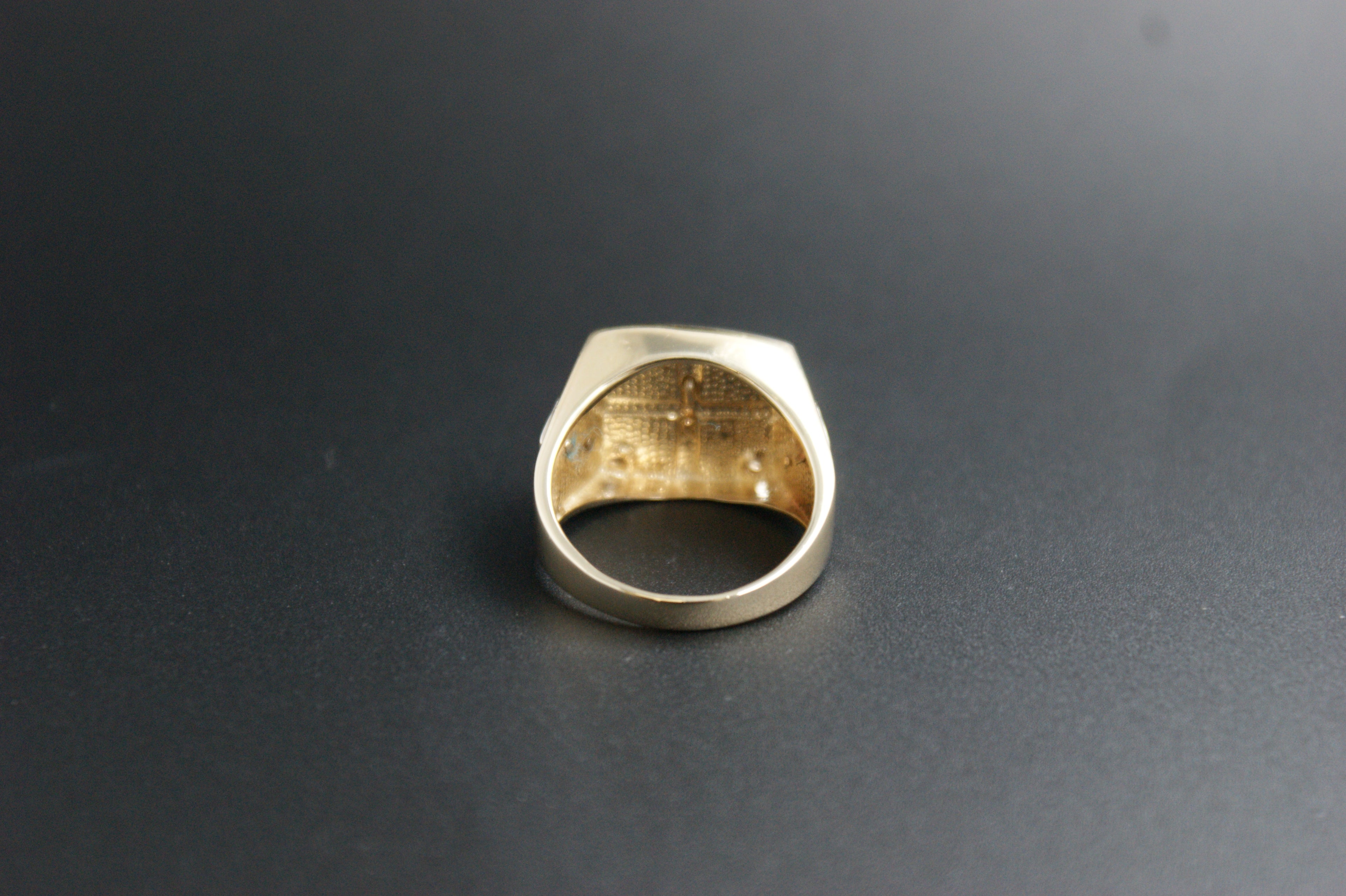 070- 14ct Yellow Gold Men's Scorpion Diamond Signet Ring