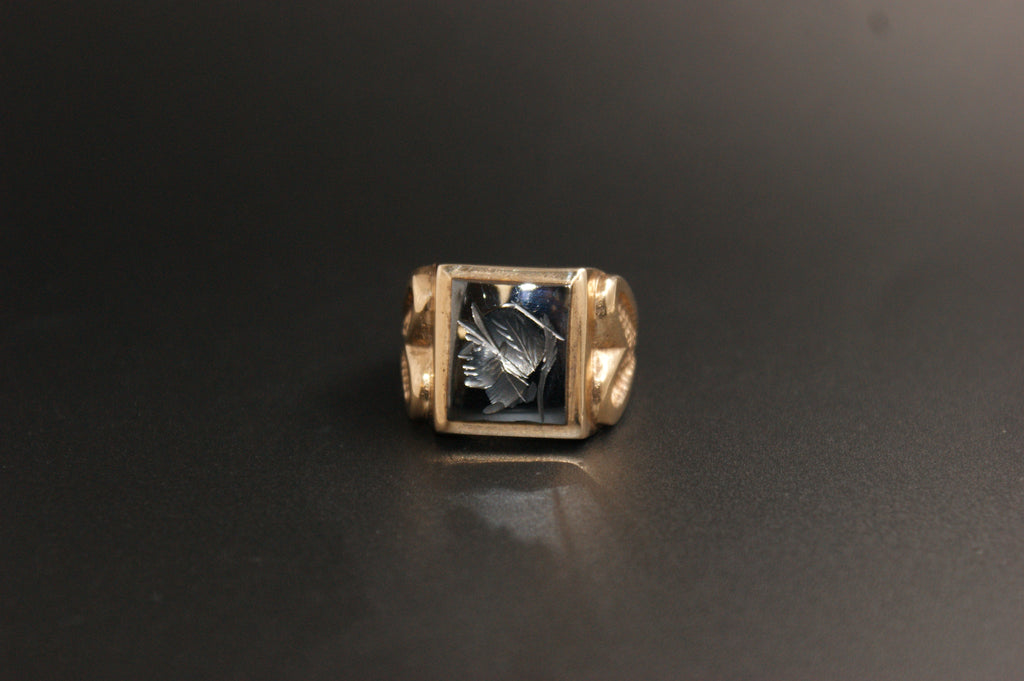 072- 9ct Yellow Gold Intaglio Centurion Hematite Signet Ring