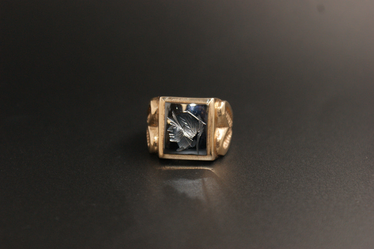 072- 9ct Yellow Gold Intaglio Centurion Hematite Signet Ring