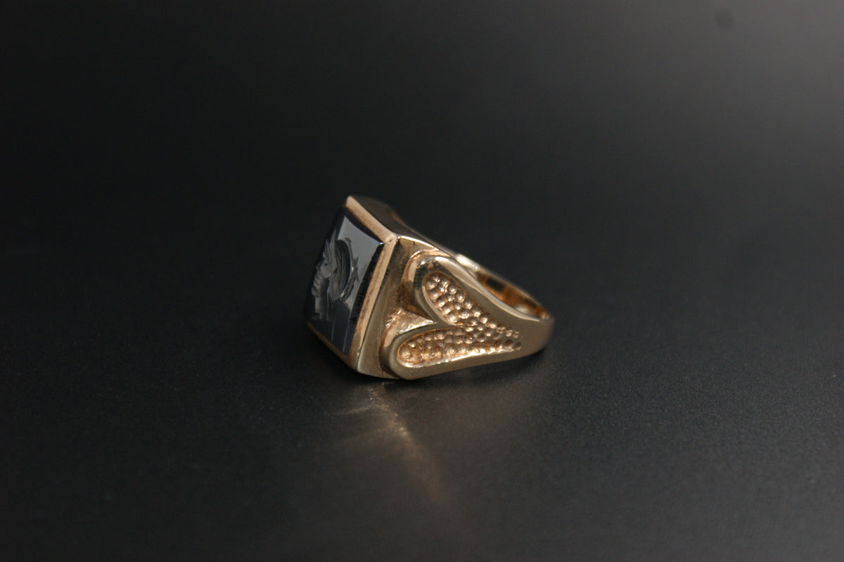 072- 9ct Yellow Gold Intaglio Centurion Hematite Signet Ring