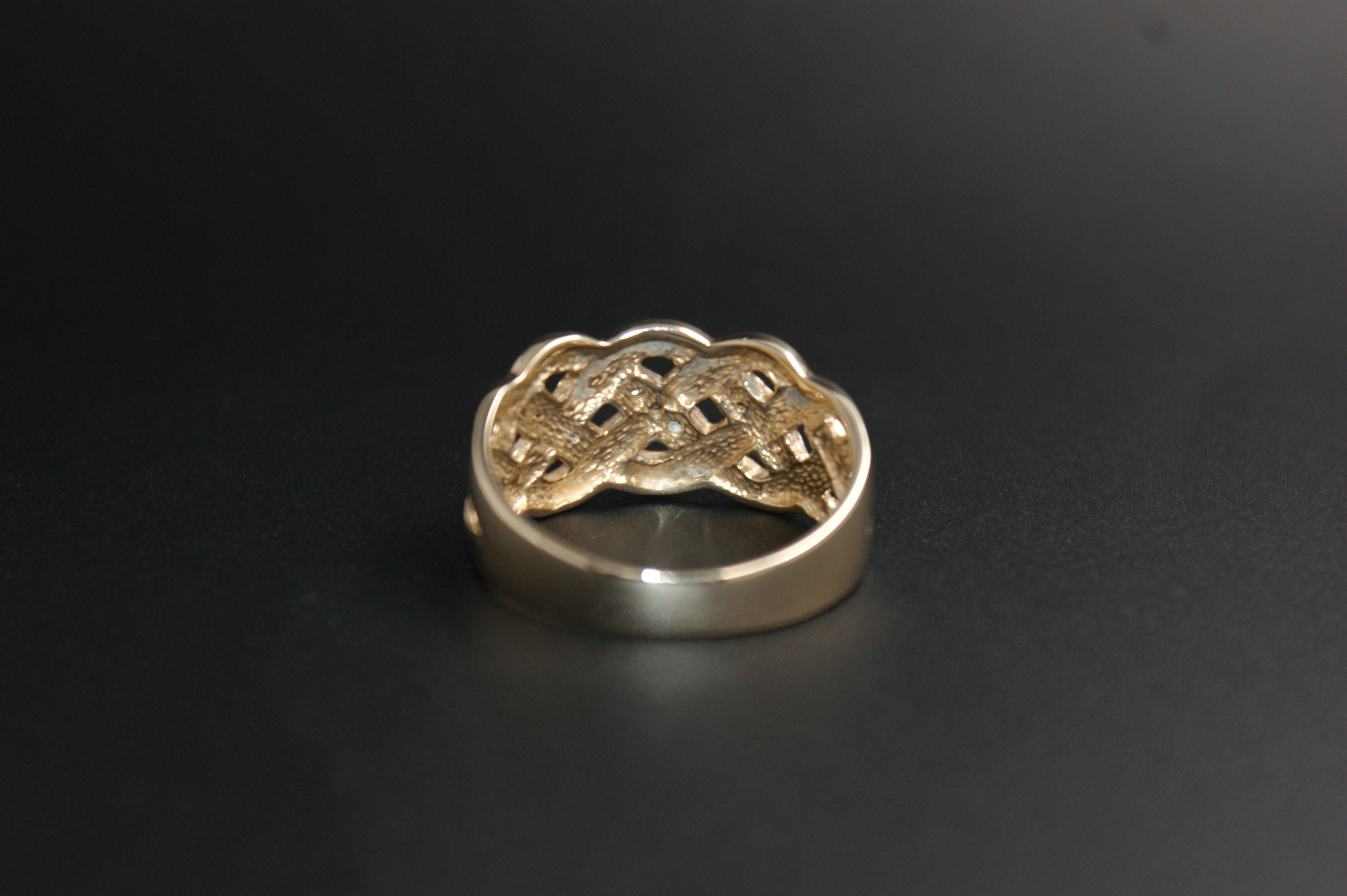 074-9ct Yellow Gold Diamond Celtic Knot Ring