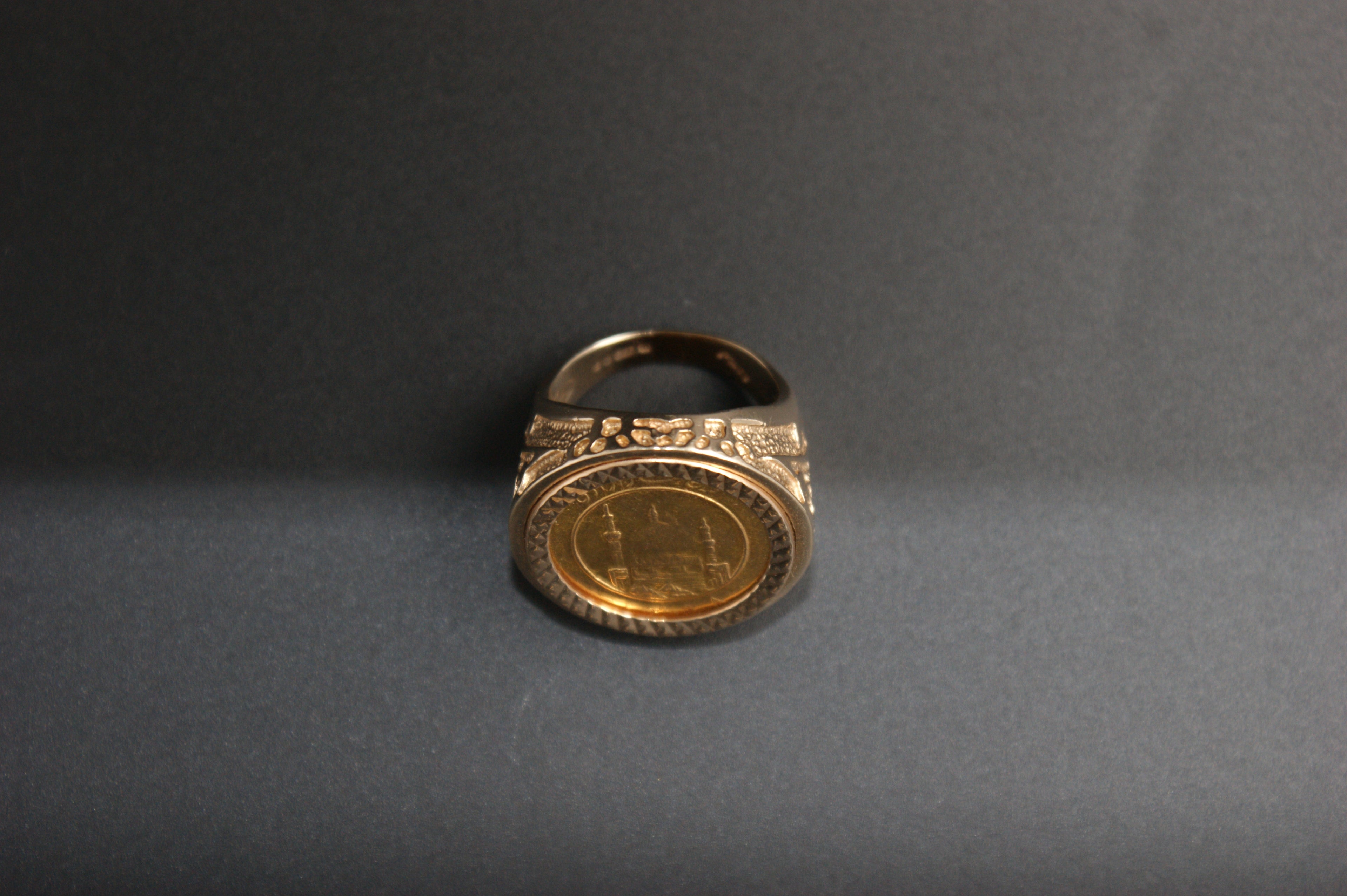 075- 9ct Gold Iranian Azadi Coin Signet Ring