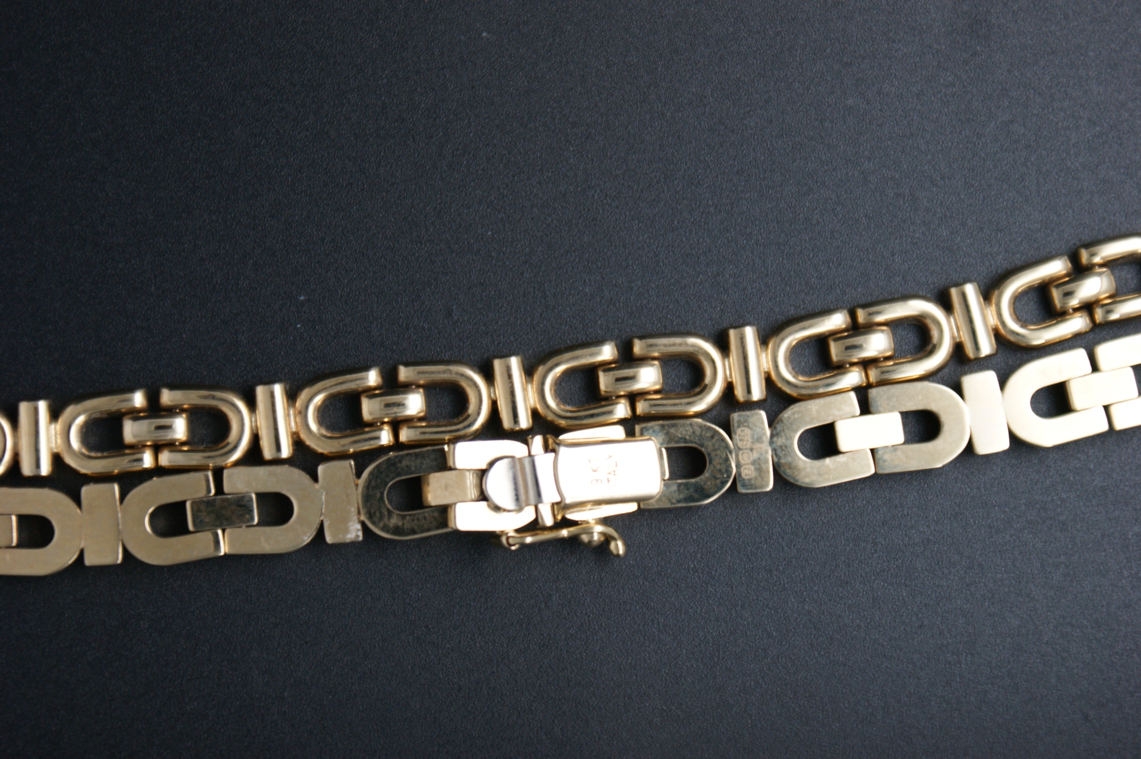 077- 9ct Yellow Gold Greek Key Link Chain